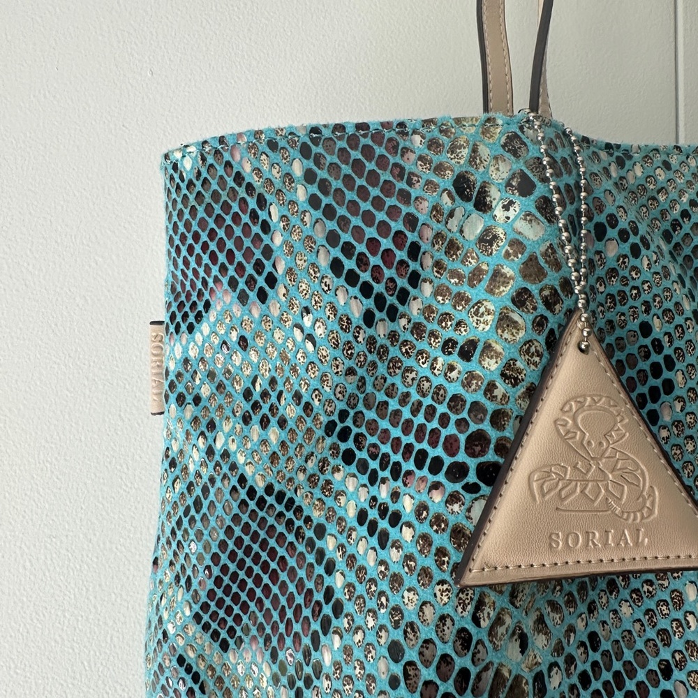 Sorial New York Blue Snake Tote Bag - Picture 4 of 10